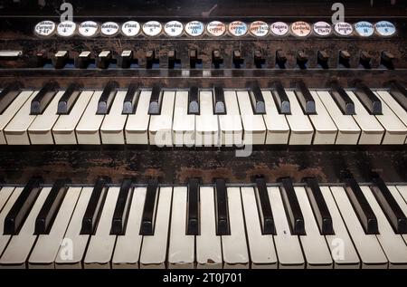 Tastatur und Kombikolben einer Orgel, Orgelmuseum Borgentreich, Landkreis Höxter, Nordrhein-Westfalen, Deutschland, Europa Stockfoto