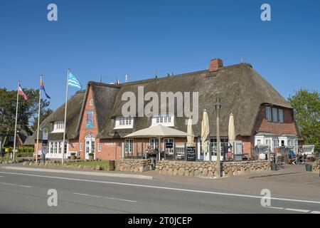 Kaamp Hüs, Tourismus-Service, Ausstellungen, Hauptstraße, Kampen, Sylt, Schleswig-Holstein, Deutschland *** Kaamp Hüs, Tourismusdienst, Ausstellungen, Hauptstraße, Kampen, Sylt, Schleswig Holstein, Deutschland Credit: Imago/Alamy Live News Stockfoto