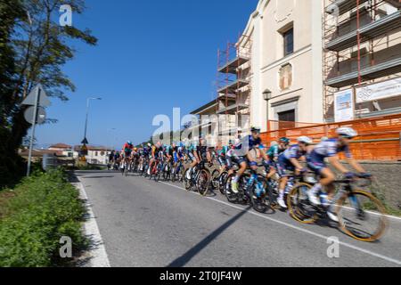 Como, Italien. Oktober 2023. Leiter der Verfolgungsgruppe 2023 Giro di Lombardia, Straßenradrennen in Como, Italien, 07. Oktober 2023 Credit: Independent Photo Agency/Alamy Live News Stockfoto