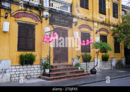 Hoi An, Vietnam. Restaurant im Gebäude der Kolonialzeit. Stockfoto