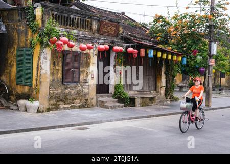 Hoi An, Vietnam. Das Gebäude aus der Kolonialzeit ist heute ein Café. Stockfoto