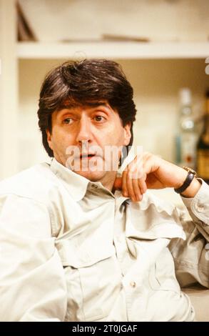 Tom Conti (Dave) in TREATS von Christopher Hampton am Hampstead Theatre, London NW3 12/1989 Set-Design: Robin Don Kostüme: Sue Born Thompson Beleuchtung: Adam Grater Regie: Geraldine McEwan Stockfoto