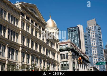 Das historische Viertel Ladies' Mile liegt an der Avenue of the Americas in New York City, 2023, USA Stockfoto