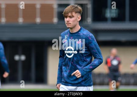 Swansea, Wales. 7. Oktober 2023. Joshua Carey von Swansea City während des Vorspiels vor dem Premier League Cup Spiel zwischen Swansea City unter 21 und Brighton & Hove Albion unter 21 in der Swansea City Academy in Swansea, Wales, Großbritannien am 7. Oktober 2023. Quelle: Duncan Thomas/Majestic Media/Alamy Live News. Stockfoto