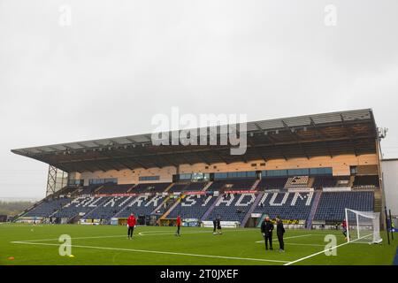 Falkirk, Schottland. Oktober 2023. Der Regen fällt ab, als die Fans das Stadion Falkirk vs Hamilton Academical betreten. Cinch League 1 Credit: Raymond Davies / Alamy Live News Stockfoto