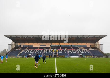 Falkirk, Schottland. Oktober 2023. Das Falkirk-Team beginnt mit dem warm Up Falkirk gegen Hamilton Academical - Cinch League 1 Credit: Raymond Davies / Alamy Live News Stockfoto