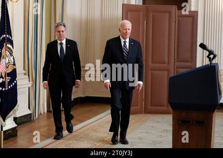 Washington, Usa. Oktober 2023. Präsident Joe Biden und Außenminister Antony Blinken halten am Samstag, den 7. Oktober 2023, im Speisesaal des Weißen Hauses in Washington eine Rede zu den Anschlägen in Israel. Foto: Yuri Gripas/UPI Credit: UPI/Alamy Live News Stockfoto