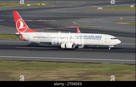 ISTANBUL, TURKIYE - 17. SEPTEMBER 2022: Turkish Airlines Boeing 737-9F2ER (40978) landet zum internationalen Flughafen Istanbul Stockfoto