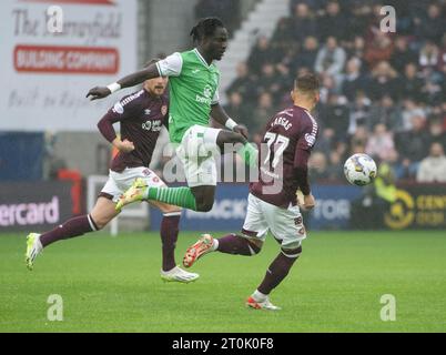 Edinburgh, Großbritannien. Oktober 2023. Scottish Premiership - Heart of Midlothian FC gegen Hibernian FC iptcyear2}1007 Hibs' Stürmer Elie Youan dreht sich, während Hearts im Tynecastle Stadium, Edinburgh, Großbritannien gegen die Stadtrivalen Hibs antreten Stockfoto