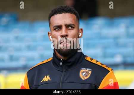 London, Großbritannien. Oktober 2023. Cyrus Christie #33 von Hull City kommt während des Sky Bet Championship Matches Millwall vs Hull City in den, London, Großbritannien, 7. Oktober 2023 (Foto: Arron Gent/News Images) in London, Großbritannien am 10.07.2023. (Foto: Arron Gent/News Images/SIPA USA) Credit: SIPA USA/Alamy Live News Stockfoto