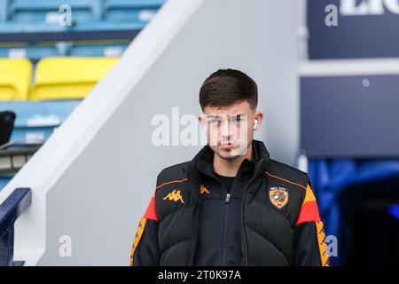 London, Großbritannien. Oktober 2023. James Furlong #25 von Hull City kommt während des Sky Bet Championship Matches Millwall vs Hull City in den, London, Großbritannien, 7. Oktober 2023 (Foto: Arron Gent/News Images) in London, Großbritannien am 10.07.2023. (Foto: Arron Gent/News Images/SIPA USA) Credit: SIPA USA/Alamy Live News Stockfoto