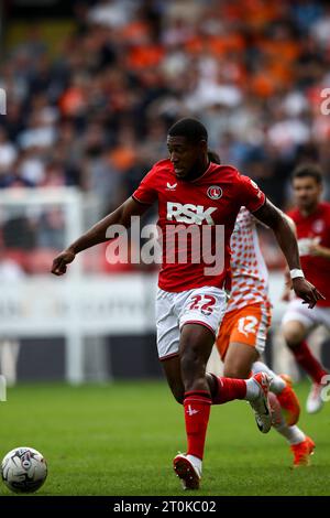 Chuks Aneke von Charlton Athletic am Samstag, den 7. Oktober 2023, während des Spiels der Sky Bet League 1 zwischen Charlton Athletic und Blackpool in The Valley, London. (Foto: Tom West | MI News) Credit: MI News & Sport /Alamy Live News Stockfoto