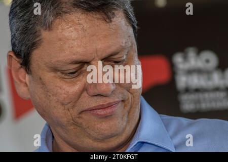 Marilia, São Paulo, Brasilien, 14. Juli 2023. Der Gouverneur des Bundesstaates Sao Paulo, Tarcício Gomes de Freitas, hält eine Rede in einer Straße, um ein Werk zu eröffnen Stockfoto