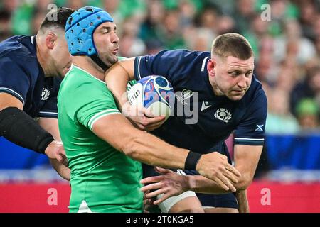 Tadhg BEIRNE aus Irland und Finn RUSSELL aus Schottland während der WM 2023, Pool B Rugby union Spiel zwischen Irland und Schottland am 7. Oktober 2023 im Stade de France in Saint-Denis bei Paris Stockfoto