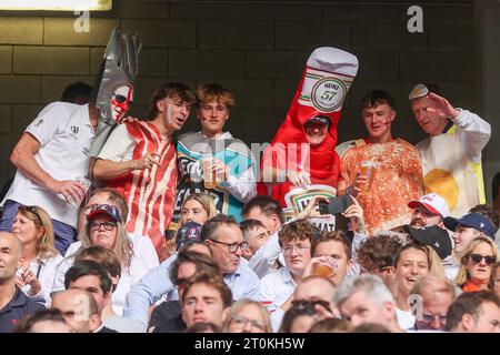 Lille, Frankreich. Oktober 2023. LILLE, FRANKREICH - 7. OKTOBER: Fans und Fans beim Spiel der Rugby-Weltmeisterschaft Frankreich 2023 zwischen England und Samoa im Stade Pierre Mauroy am 7. Oktober 2023 in Lille, Frankreich. (Foto von Hans van der Valk/Orange Pictures) Credit: Orange Pics BV/Alamy Live News Stockfoto