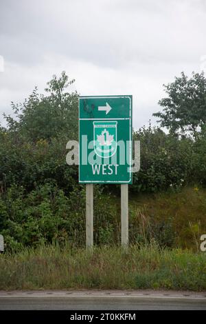 Schild für den Trans Canada Highway West in Deer Lake, Neufundland & Labrador, Kanada Stockfoto