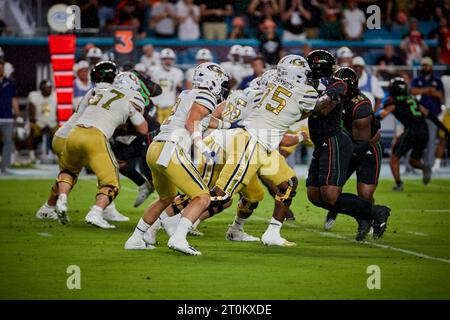 Miami, Florida, USA. Oktober 2023. Während des ACC-Fußballspiels zwischen Miami Hurricanes und Georgia Tech im Hard Rock Stadium in Miami, Florida, USA. Quelle: Yaroslav Sabitov/YES Market Media/Alamy Live News. Stockfoto