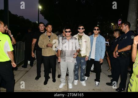 Coral Gables, USA. Oktober 2023. CORAL GABLES, FLORIDA – 5. OKTOBER: Eslabon Armado nimmt am 5. Oktober 2023 an den Billboard Latin Music Awards 2023 im Watsco Center Teil. (Foto: JL/SIPA USA) Credit: SIPA USA/Alamy Live News Stockfoto