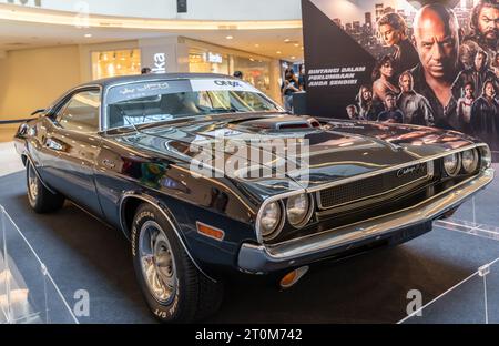 Petaling Jaya - Malaysia : Oktober 6,2023 : Dodge Challenger RT Auto von Fast X auch bekannt als Fast Furious 10 Film, der im Mid Valley gezeigt wird Stockfoto