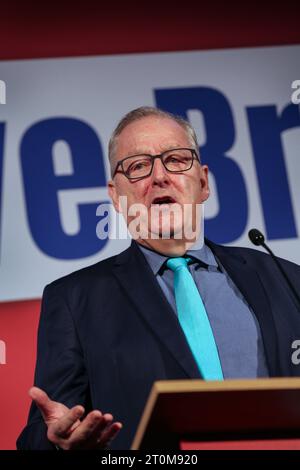 London, Großbritannien. Oktober 2023. Reform UK London Bürgermeisterkandidat Howard Cox spricht auf der Konferenz. Reform UK wurde 2018 aus der Asche der Brexit Party gegründet. Sie wurde bis März 2021 von Nigel Farage geführt, als Richard Tice ihr derzeitiger Führer wurde. Sie haben vor, bei den bevorstehenden Parlamentswahlen in jedem Sitz kandidieren zu können. Quelle: SOPA Images Limited/Alamy Live News Stockfoto