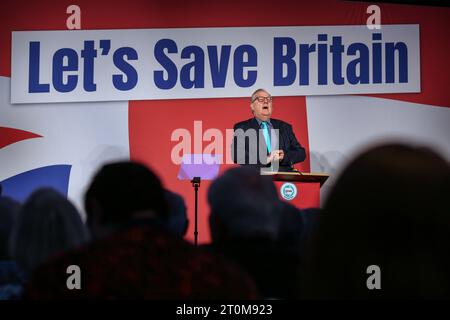 London, Großbritannien. Oktober 2023. Reform UK London Bürgermeisterkandidat Howard Cox spricht auf der Konferenz. Reform UK wurde 2018 aus der Asche der Brexit Party gegründet. Sie wurde bis März 2021 von Nigel Farage geführt, als Richard Tice ihr derzeitiger Führer wurde. Sie haben vor, bei den bevorstehenden Parlamentswahlen in jedem Sitz kandidieren zu können. Quelle: SOPA Images Limited/Alamy Live News Stockfoto