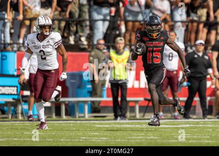 Louisiana-Lafayette Ragin Cajuns Wide Receiver Robert Williams (15) läuft nach dem Fang als Texas State Bobcats Cornerback Kaleb Ford-Dement (2) defen Stockfoto