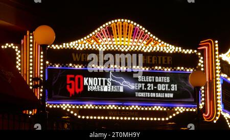 Buena Park, Kalifornien, USA 4. Oktober 2023 KnottÕs Scary Farm Halloween Haunt 50. Jahrestag auf der KnottÕs Berry Farm am 4. Oktober 2023 in Buena Park, Kalifornien, USA. Foto: Barry King/Alamy Stock Photo Stockfoto