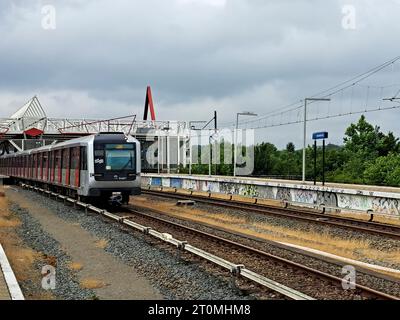 GVB Metro Cars auf der Strecke in Amsterdam Duivendrecht in den Niederlanden Stockfoto