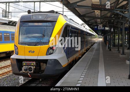 SNG-Sprinter als lokaler Pendlerzug am Bahnhof Apeldoorn Stockfoto