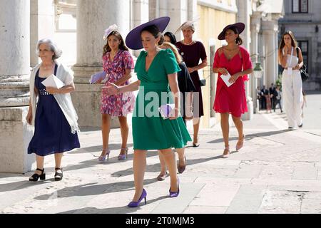 Mafra Portugal, Portugal Portugal. Oktober 2023. Casamento Real - Maria Francisca e Duarte Prinzessin Maria Francisca de Braganza und Duarte de Sousa Araujo Martins verlassen am 07. Oktober 2023 im Basílica Palacio de Mafra, Credit: CORDON PRESS/Alamy Live News Stockfoto