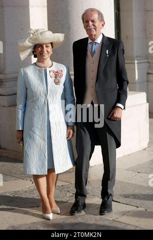 Mafra Portugal, Portugal Portugal. Oktober 2023. Casamento Real - Maria Francisca e Duarte Prinzessin Maria Francisca de Braganza und Duarte de Sousa Araujo Martins verlassen am 07. Oktober 2023 im Basílica Palacio de Mafra, Credit: CORDON PRESS/Alamy Live News Stockfoto