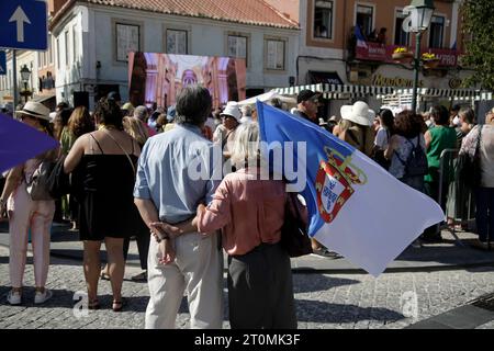 Mafra Portugal, Portugal Portugal. Oktober 2023. Casamento Real - Maria Francisca e Duarte Prinzessin Maria Francisca de Braganza und Duarte de Sousa Araujo Martins verlassen am 07. Oktober 2023 im Basílica Palacio de Mafra, Credit: CORDON PRESS/Alamy Live News Stockfoto