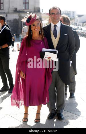 Mafra Portugal, Portugal Portugal. Oktober 2023. Casamento Real - Maria Francisca e Duarte Prinzessin Maria Francisca de Braganza und Duarte de Sousa Araujo Martins verlassen am 07. Oktober 2023 im Basílica Palacio de Mafra, Credit: CORDON PRESS/Alamy Live News Stockfoto