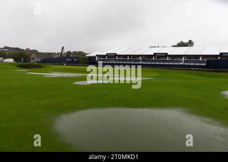 St Andrews, Großbritannien. Oktober 2023. Das berühmte Road Hole, das 17. Mal überschwemmt den Old Course, während der Regen an den Tagen 3 und 4 der Alfred Dunhill Links Championship 2023 stoppt. Quelle: Tim Gray/Alamy Live News Stockfoto