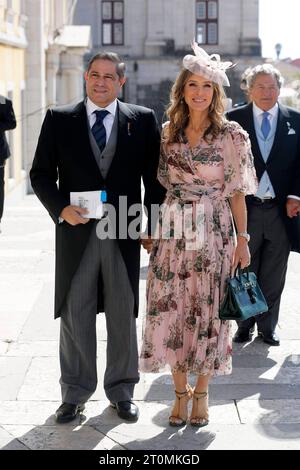 Mafra Portugal, Portugal Portugal. Oktober 2023. Casamento Real - Maria Francisca e Duarte Prinzessin Maria Francisca de Braganza und Duarte de Sousa Araujo Martins verlassen am 07. Oktober 2023 im Basílica Palacio de Mafra, Credit: CORDON PRESS/Alamy Live News Stockfoto