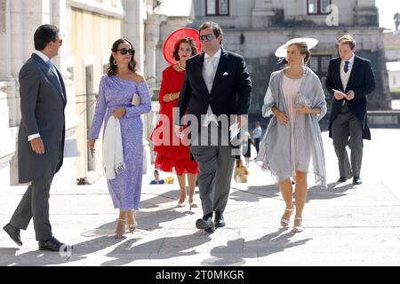 Mafra Portugal, Portugal Portugal. Oktober 2023. Casamento Real - Maria Francisca e Duarte Prinzessin Maria Francisca de Braganza und Duarte de Sousa Araujo Martins verlassen am 07. Oktober 2023 im Basílica Palacio de Mafra, Credit: CORDON PRESS/Alamy Live News Stockfoto