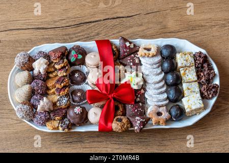 Ausstellung typischer hausgemachter tschechischer Weihnachtskekse Stockfoto