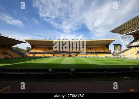 Wolverhampton am Sonntag, 8. Oktober 2023. Allgemeiner Blick auf das Molineux Stadium, Heimstadion der Wolverhampton Wanderers vor dem Premier League-Spiel zwischen Wolverhampton Wanderers und Aston Villa in Molineux, Wolverhampton am Sonntag, den 8. Oktober 2023. (Foto: Jon Hobley | MI News) Credit: MI News & Sport /Alamy Live News Stockfoto