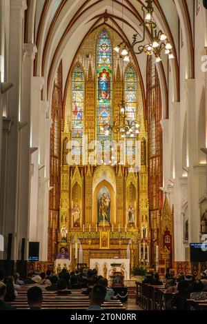 Hanoi, Vietnam. St. Josephs Kathedrale in der Nacht, Ostern 2023. Stockfoto