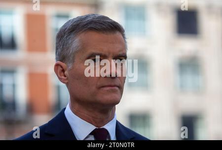 London, England, Großbritannien. Oktober 2023. Der Staatssekretär für Verkehr MARK HARPER ist vor der BBC zu sehen, als er am Sonntag mit Laura Kuenssberg erscheint. (Kreditbild: © Tayfun Salci/ZUMA Press Wire) NUR REDAKTIONELLE VERWENDUNG! Nicht für kommerzielle ZWECKE! Stockfoto