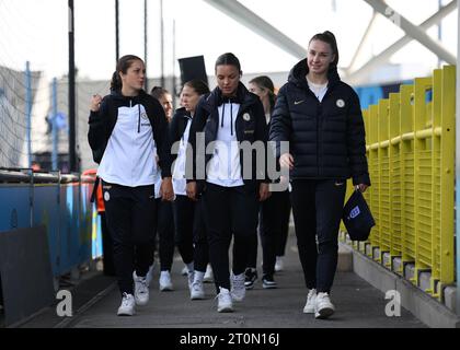 Manchester, Großbritannien. Oktober 2023. Die Spieler von Chelsea kommen vor dem Spiel der Barclays FA Women's Super League im Academy Stadium in Manchester an. Der Bildnachweis sollte lauten: Gary Oakley/Sportimage Credit: Sportimage Ltd/Alamy Live News Stockfoto