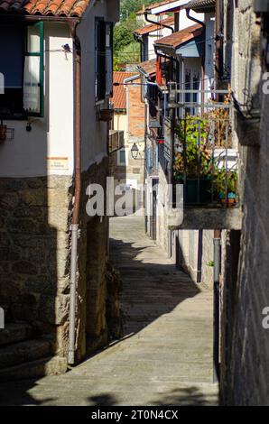 Straße der mittelalterlichen Gegend der Stadt Ribadavia. Provinz Ourense, Galicien. Spanien. Stockfoto