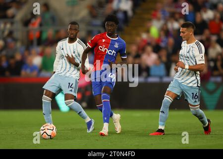 London, Großbritannien. Oktober 2023. Jesuran Rak-Sakyi von Crystal Palace in Aktion während des Premier League-Spiels zwischen Crystal Palace und Nottingham Forest im Selhurst Park, London, England am 7. Oktober 2023. Foto von Ken Sparks. Nur redaktionelle Verwendung, Lizenz für kommerzielle Nutzung erforderlich. Keine Verwendung bei Wetten, Spielen oder Publikationen eines einzelnen Clubs/einer Liga/eines Spielers. Quelle: UK Sports Pics Ltd/Alamy Live News Stockfoto