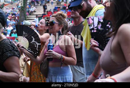 Live Oak, Usa. Oktober 2023. Beim siebten jährlichen Musikfestival Suwannee Roots Revival im Spirit of the Suwannee Music Park in Live Oak tanzen die Menschen zur Musik. Quelle: SOPA Images Limited/Alamy Live News Stockfoto