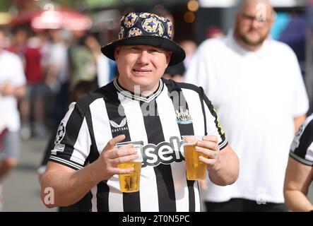 London, Großbritannien. Oktober 2023. Ein Fan von Newcastle United vor dem Spiel der Premier League im London Stadium. Der Bildnachweis sollte lauten: Paul Terry/Sportimage Credit: Sportimage Ltd/Alamy Live News Stockfoto