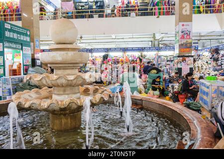 Hanoi, Vietnam. Dong Xuan Market Interior. Stockfoto