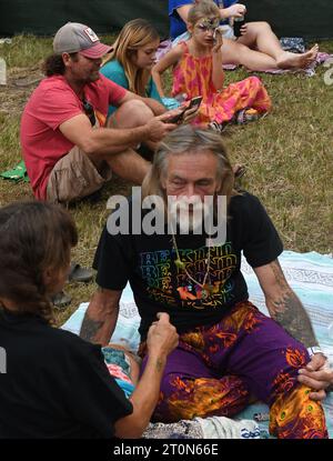 Live Oak, Usa. Oktober 2023. Die Menschen genießen die Musik beim siebten jährlichen Musikfestival Suwannee Roots Revival im Spirit of the Suwannee Music Park in Live Oak. (Foto: Paul Hennessy/SOPA Images/SIPA USA) Credit: SIPA USA/Alamy Live News Stockfoto