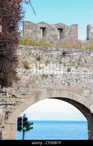 Panayia Tor (Jungfrau Maria), ein Eingangstor vom Hafen von Rhodos zur Stadt Rhodos, Altstadt Stockfoto