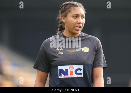 York, Großbritannien. Oktober 2023. LNER Community Stadium, York, North Yorkshire, 8. Oktober 2023. Betfred Womens Super League Grand Final York Valkyrie V Leeds Rhinos Sophie Robinson von Leeds Rhinos Women wärms Up Credit: Touchlinepics/Alamy Live News Stockfoto