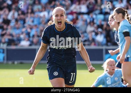 Manchester, Großbritannien. Oktober 2023. Manchester, England, 8. Oktober 2023: Guro Reiten (11 Chelsea) erzielt den Equalizer während des Spiels der Barclays FA Womens Super League zwischen Manchester City und Chelsea im Joie Stadium in Manchester, England (Natalie Mincher/SPP) Credit: SPP Sport Press Photo. /Alamy Live News Stockfoto